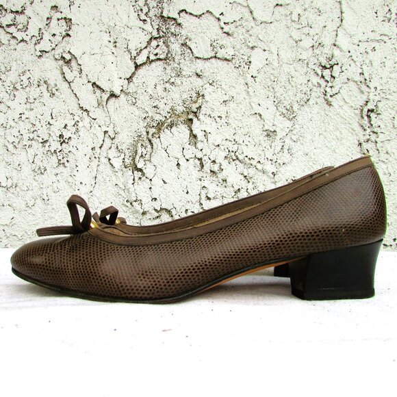 Salvatore Ferragamo cool brown low heels 6.5B - Picture 4 of 7